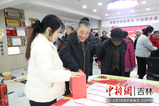 ���񅢼ӻ�ӬF(xi��n)���� ��ʯ��ί������/���D