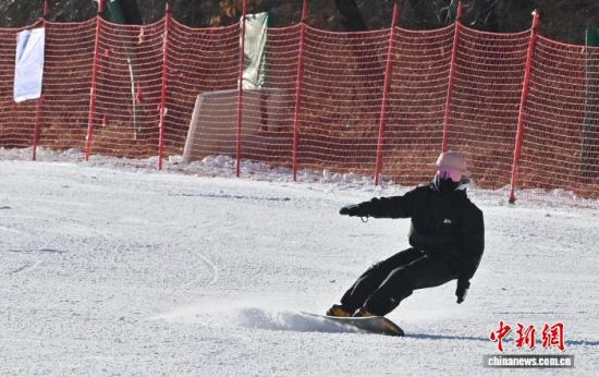 11��21�����L��ɏ��ɽ��ѩ���_�壬����ѩ�ۺ����w�(y��n)�������� �z