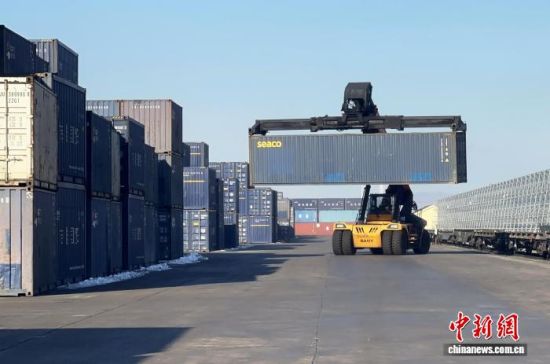 12��11�գ����֬q���������ˆT�ڬq���F·�ڰ��M(j��n)�м��b����b�������� �z