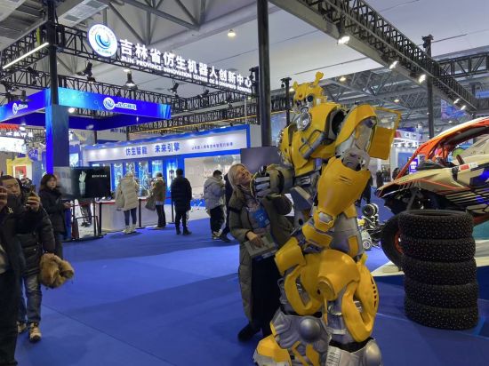 ��������c�����b��ġ����S�䡱��Ӱ������ �z