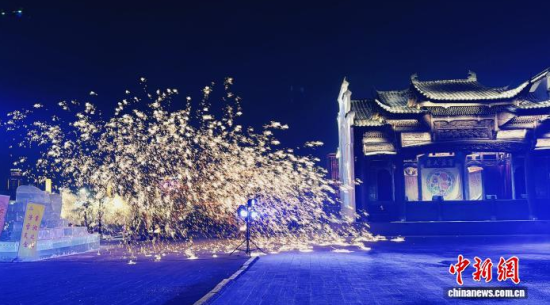 �����д����ϵ���Ļ��w�(y��n)��(ch��ng)������ʯ���� �z