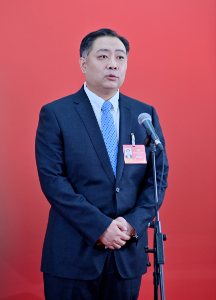 1��26�գ������f(xi��)����ʡ��ʮ����ί�T��(hu��)���ĴΕ�(hu��)�hί�Tͨ�������ބ���ش�ӛ���ᆖ(w��n)�� ���� �z