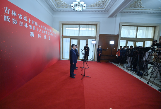 1��26���������f(xi��)����ʡ��ʮ����ί�T�����ĴΕ��hί�Tͨ���������۝�(��һ)�ش�ӛ���ᆖ�� ���� �z