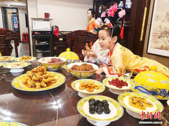 2��5��������ʡ�����У������M(m��n)����Сʳ��Ʒ�L���M(m��n)��˴��롱����������ӛ�� ʯ���� �z