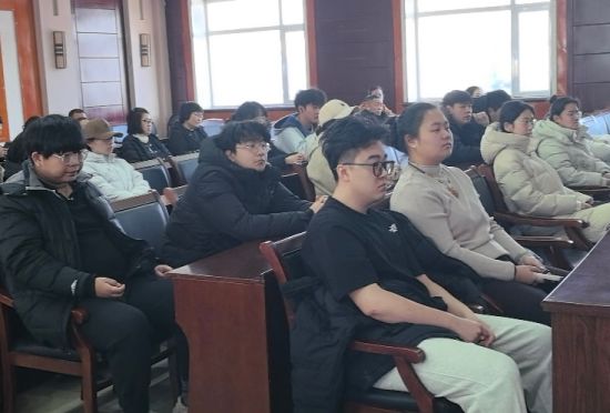 就業(yè)創(chuàng)業(yè)政策宣講會(huì)現(xiàn)場 安圖縣委宣傳部/供圖 就業(yè)創(chuàng)業(yè)政策宣講會(huì)現(xiàn)場 安圖縣委宣傳部/供圖