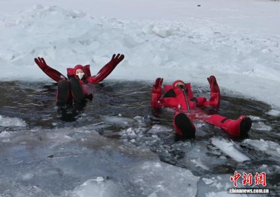 2��5��������ʡ�L������һ헪��صı����Ŀ���������ο�ǰ���w����ڇ�������У����c��������Ŀ�ļtɫ�����b������ȻƯ���ڱ���֮�������܄e�µı�ѩ��Ȥ�������� �z